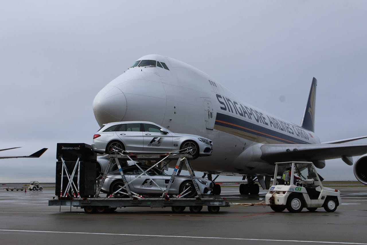 F1日本GP | 中部国際空港へのF1カーゴ便到着をFacebookで生中継