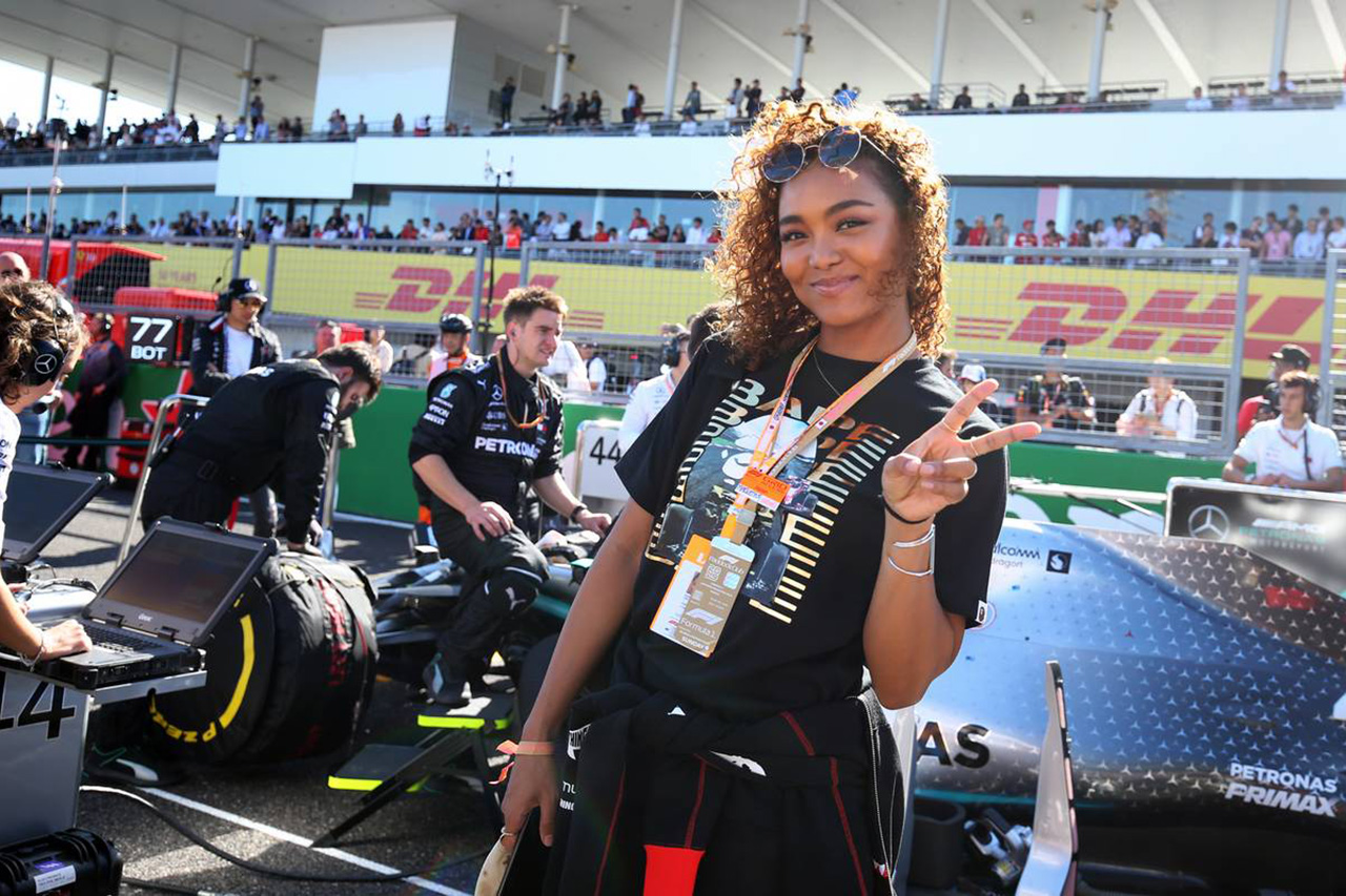 クリスタル・ケイ、F1日本GPを観戦に「やっぱり興奮しちゃうね!」