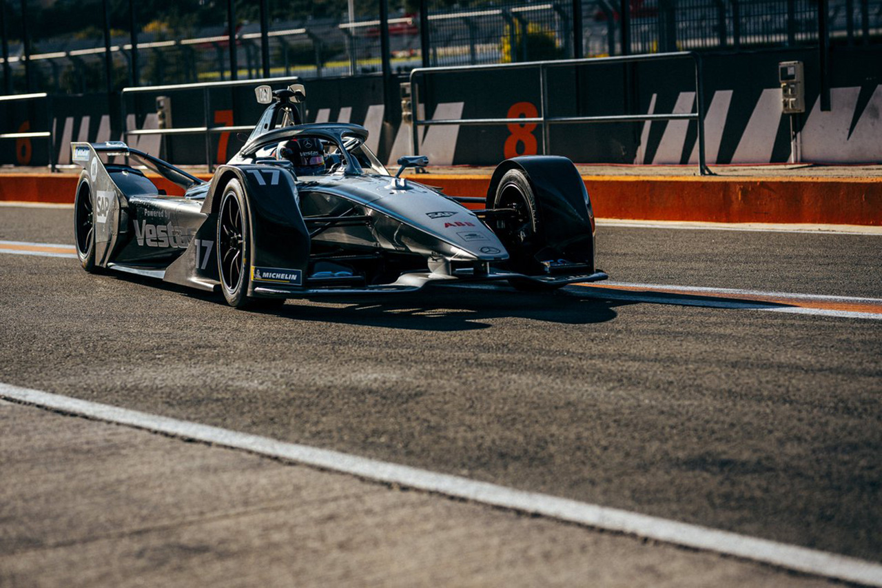 フォーミュラE | メルセデスとポルシェ参戦のシーズン6のテストが開始