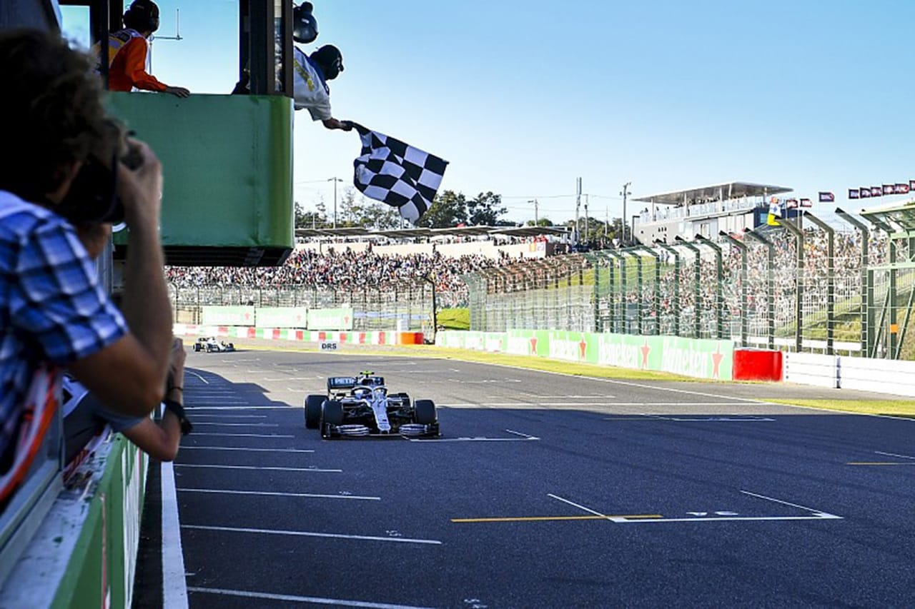 F1レースディレクター、日本GPでのチェッカーは「不運なシステムエラー」