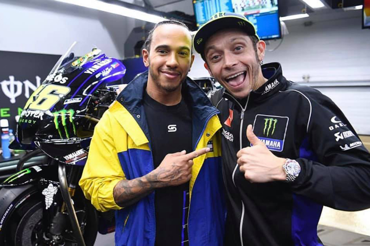 バレンティーノ・ロッシ 「ハミルトンとのマシン交換テストは進行中」