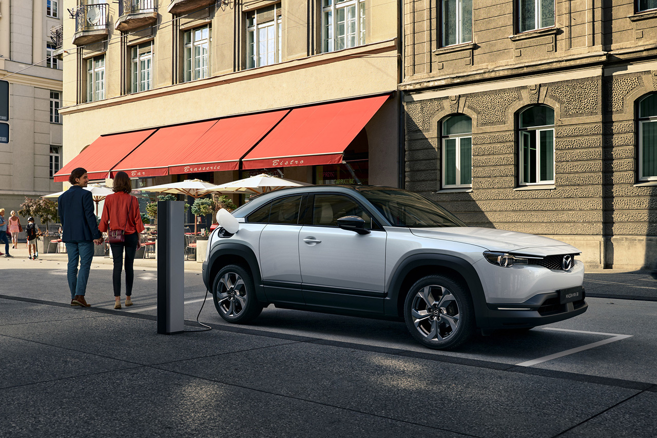 マツダ、同社初の量産EV「MAZDA MX-30」を世界初公開