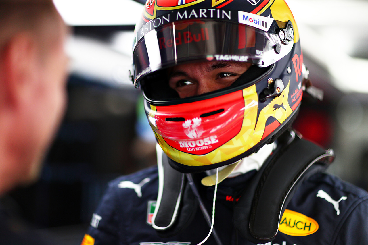 アレクサンダー・アルボン 「レッドブルF1で稼いで実家から出たい」