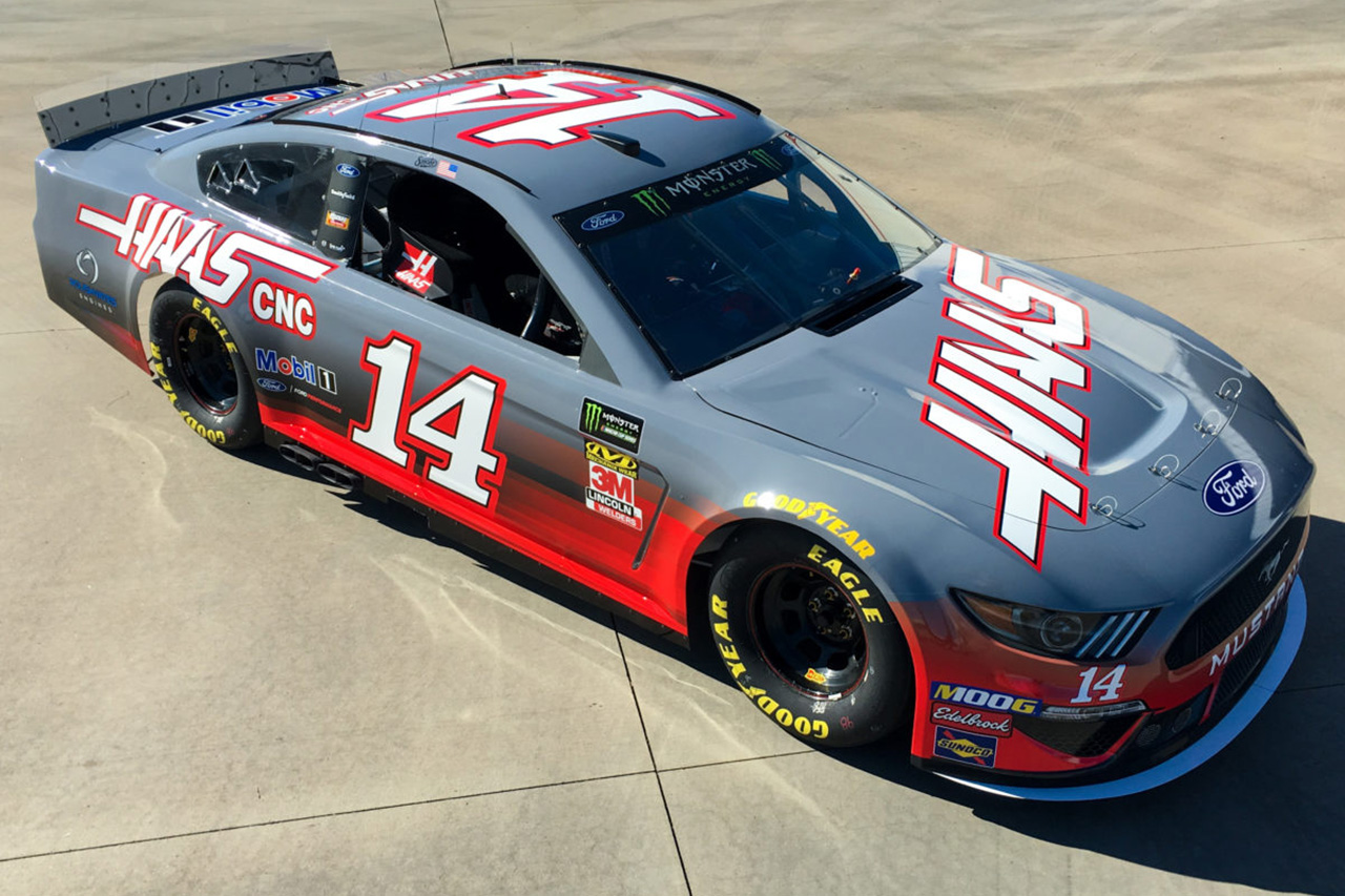グロージャン＆マグヌッセン、ハースのNASCARマシンでデモ走行