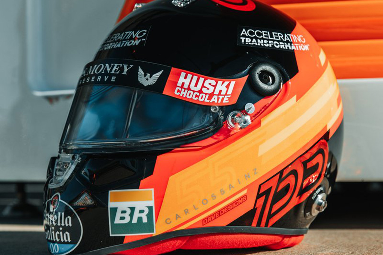 カルロス・サインツ、F1アメリカGPで“100戦目”仕様の特別ヘルメット