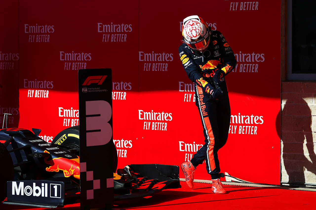 レッドブル 「フロア損傷がフェルスタッペンの勝利のチャンスを損ねた」