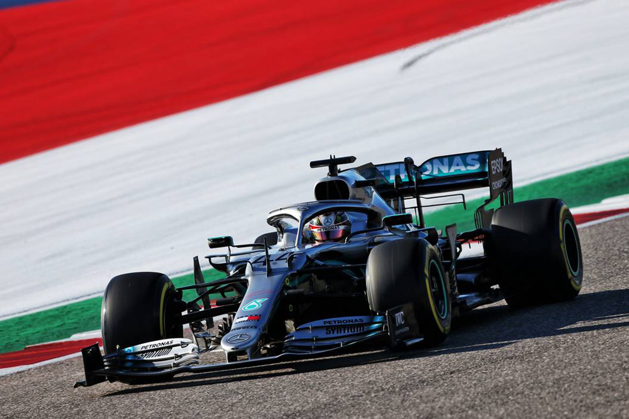 ルイス・ハミルトン、予選不調はステアリングのスイッチカバーの欠落