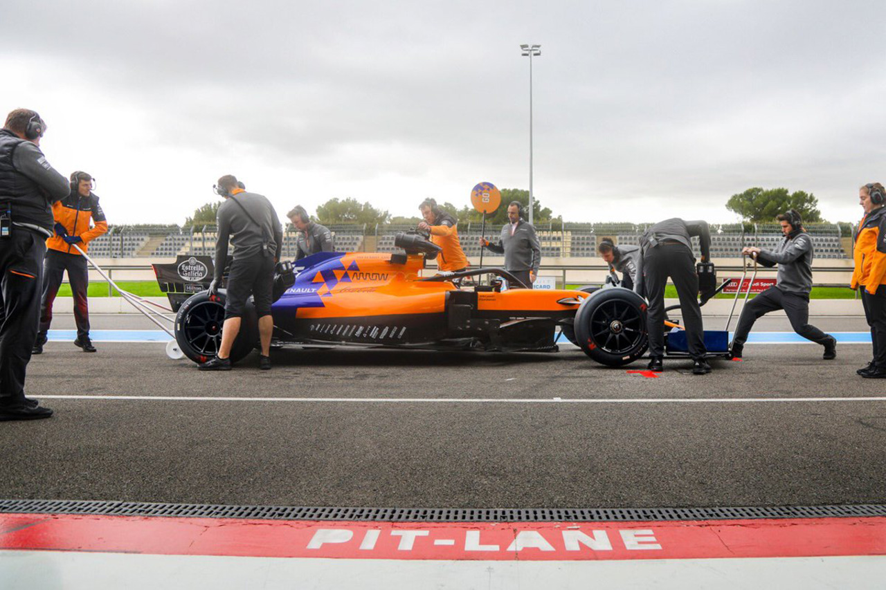 マクラーレン、2021年の18インチF1タイヤのテストを実施