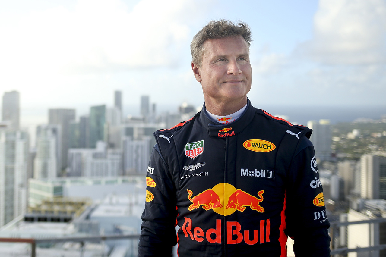 ホンダ・サンクスデー、クルサードがレッドブル RB7でデモ走行