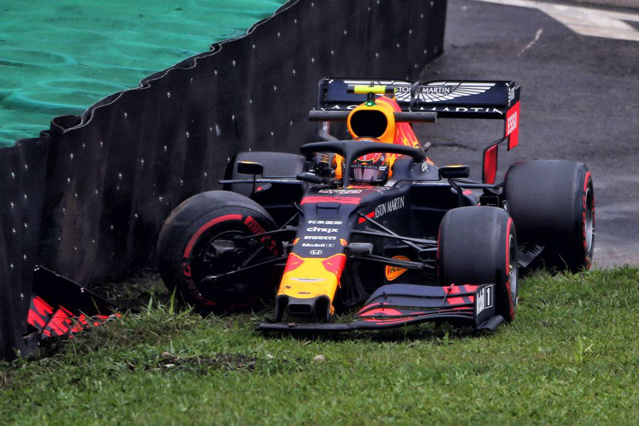 レッドブルF1、アルボンのクラッシュを責めず「チームが楽観的すぎた」