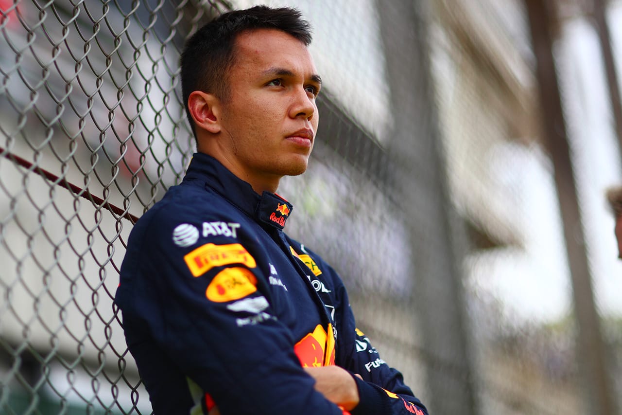 「アルボンはレッドブルが期待したほど進歩していない」と元F1ドライバー