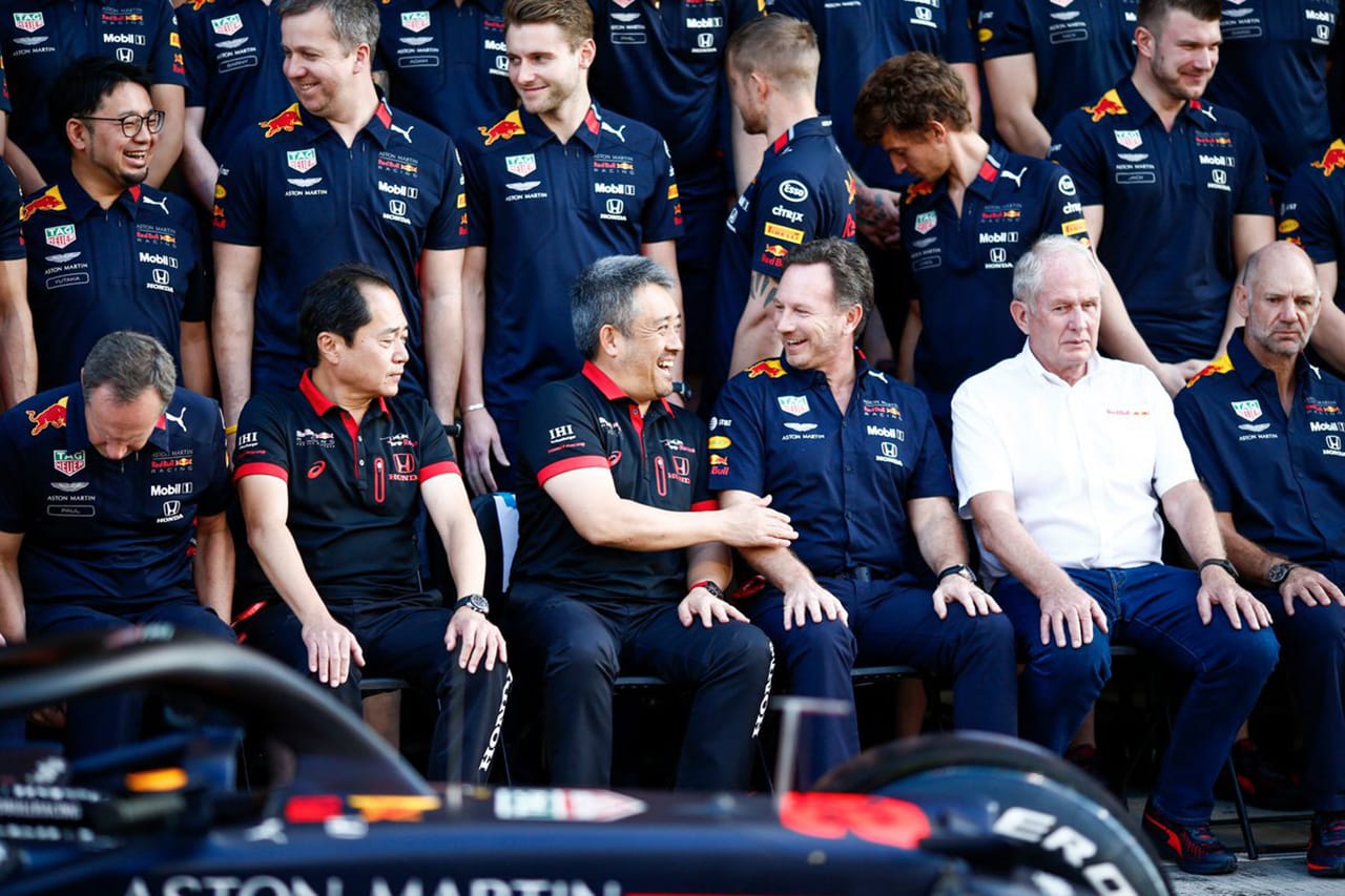 【画像】 レッドブル・ホンダ 2019年 F1チーム集合写真