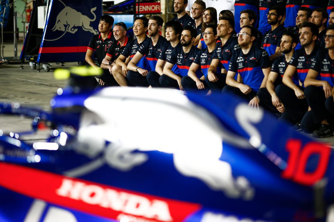 今年で見納め？ トロロッソ・ホンダ 2019年 F1チーム集合写真