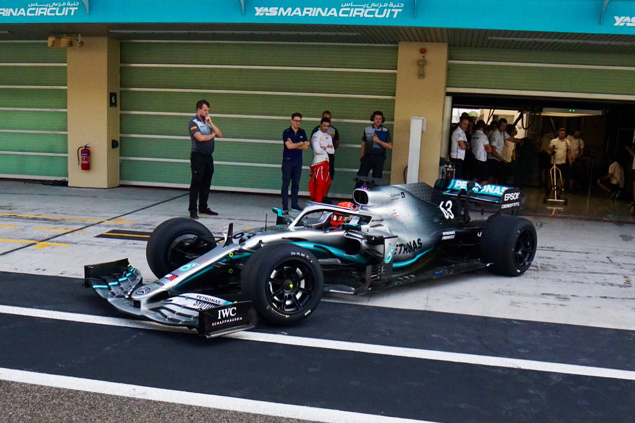 ジョージ・ラッセル、18インチタイヤ搭載のメルセデスF1で218周を走破