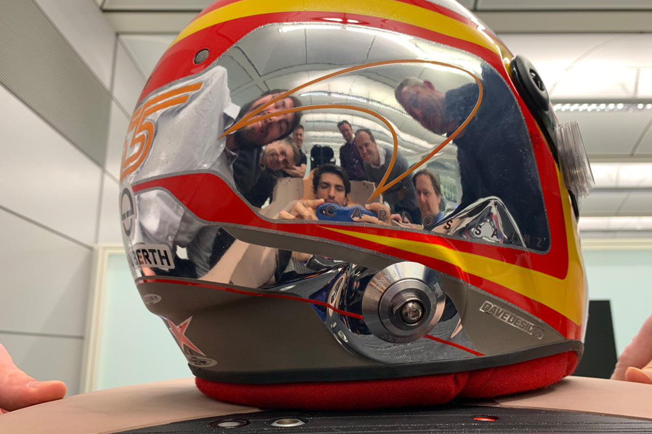 カルロス・サインツ、2020年F1マシン『MCL35』でシート合わせを完了
