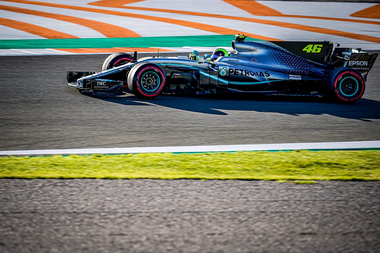 【動画】 バレンティーノ・ロッシ、メルセデスのF1マシンで走行