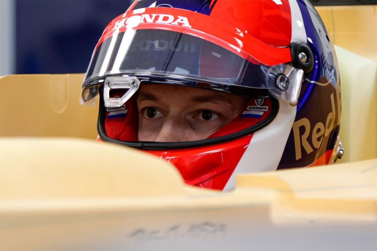 ダニール・クビアト、アルファタウリのF1マシンでシート合わせを完了