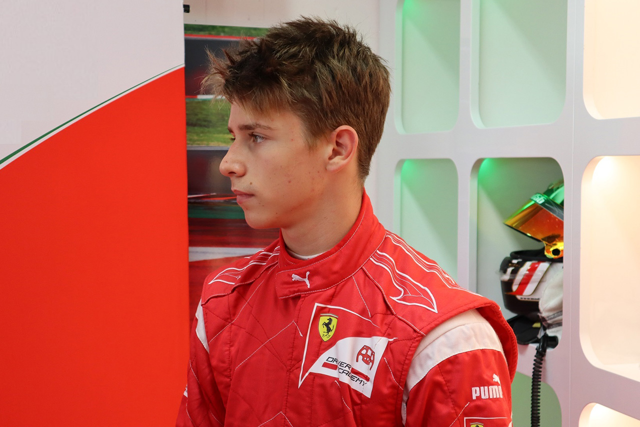 F1 | フェラーリ、シャルル・ルクレールの弟と育成ドライバー契約