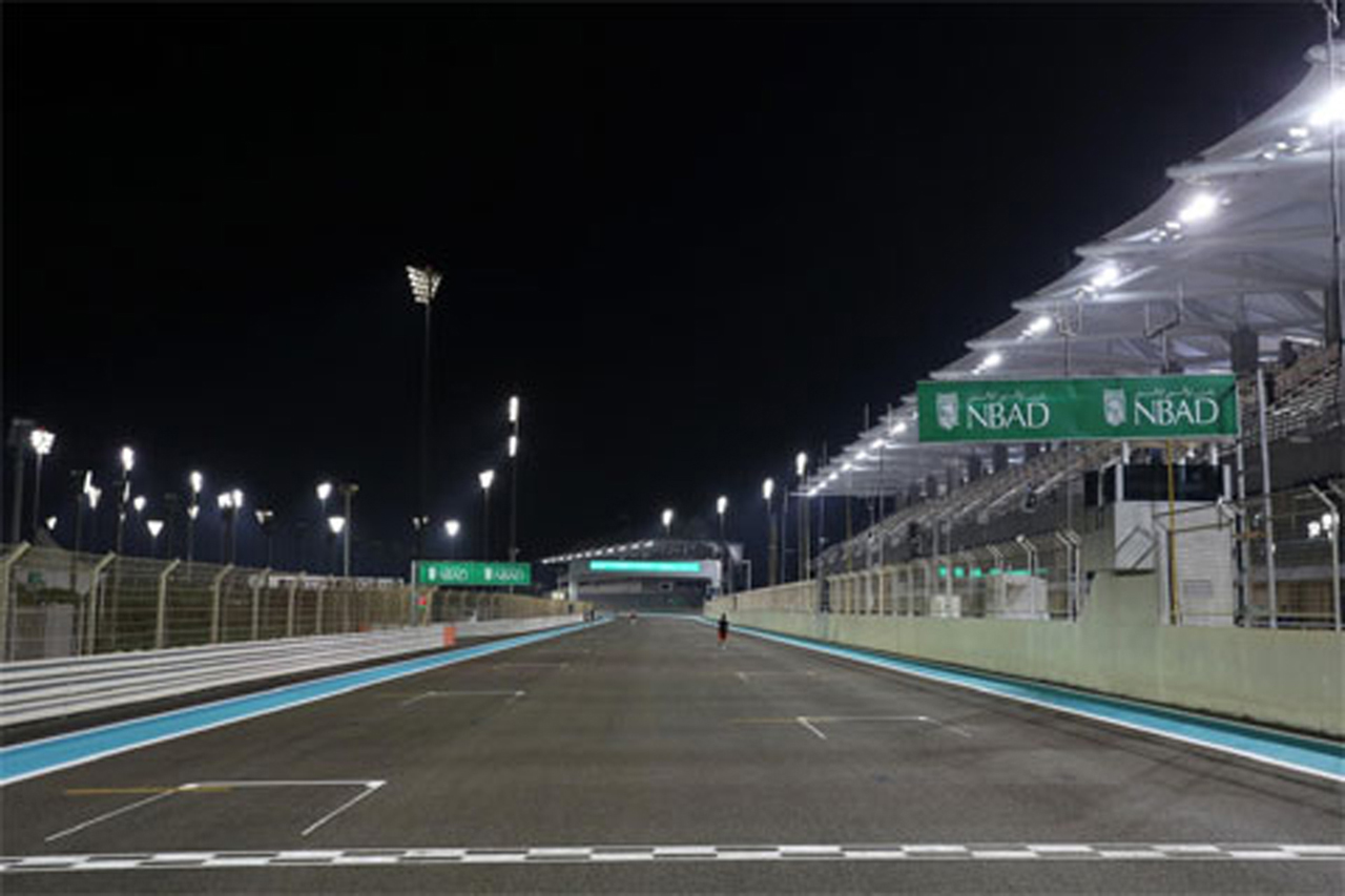 F1アブダビGP フリー走行2回目:セバスチャン・ベッテルがトップタイム
