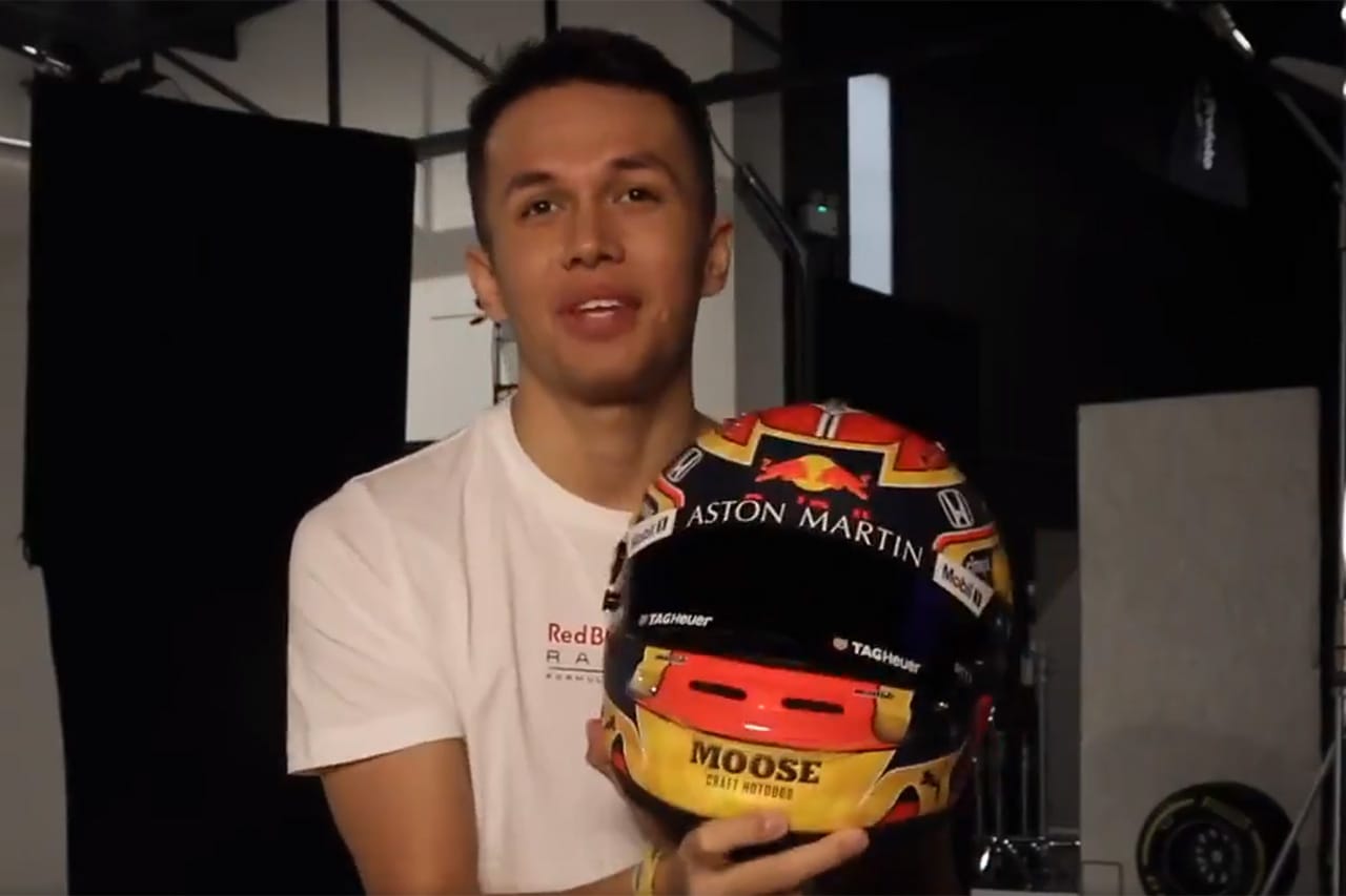 アレクサンダー・アルボン、2020年仕様のF1ヘルメットを公開
