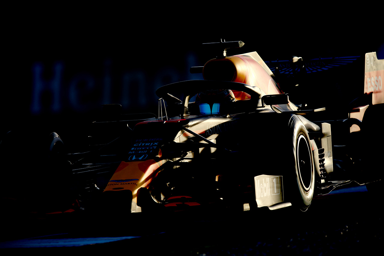 F1プレシーズンテスト最終日 | 3強チームが戦闘力について腹の探り合い