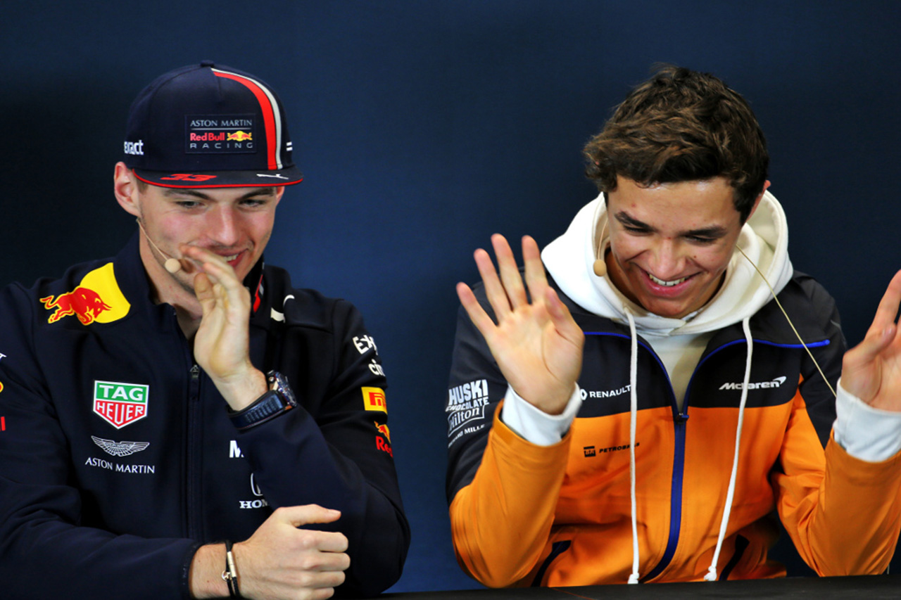 F1：フェルスタッペン、故障のノリスに「F1 2019なんて捨てちゃえば？」