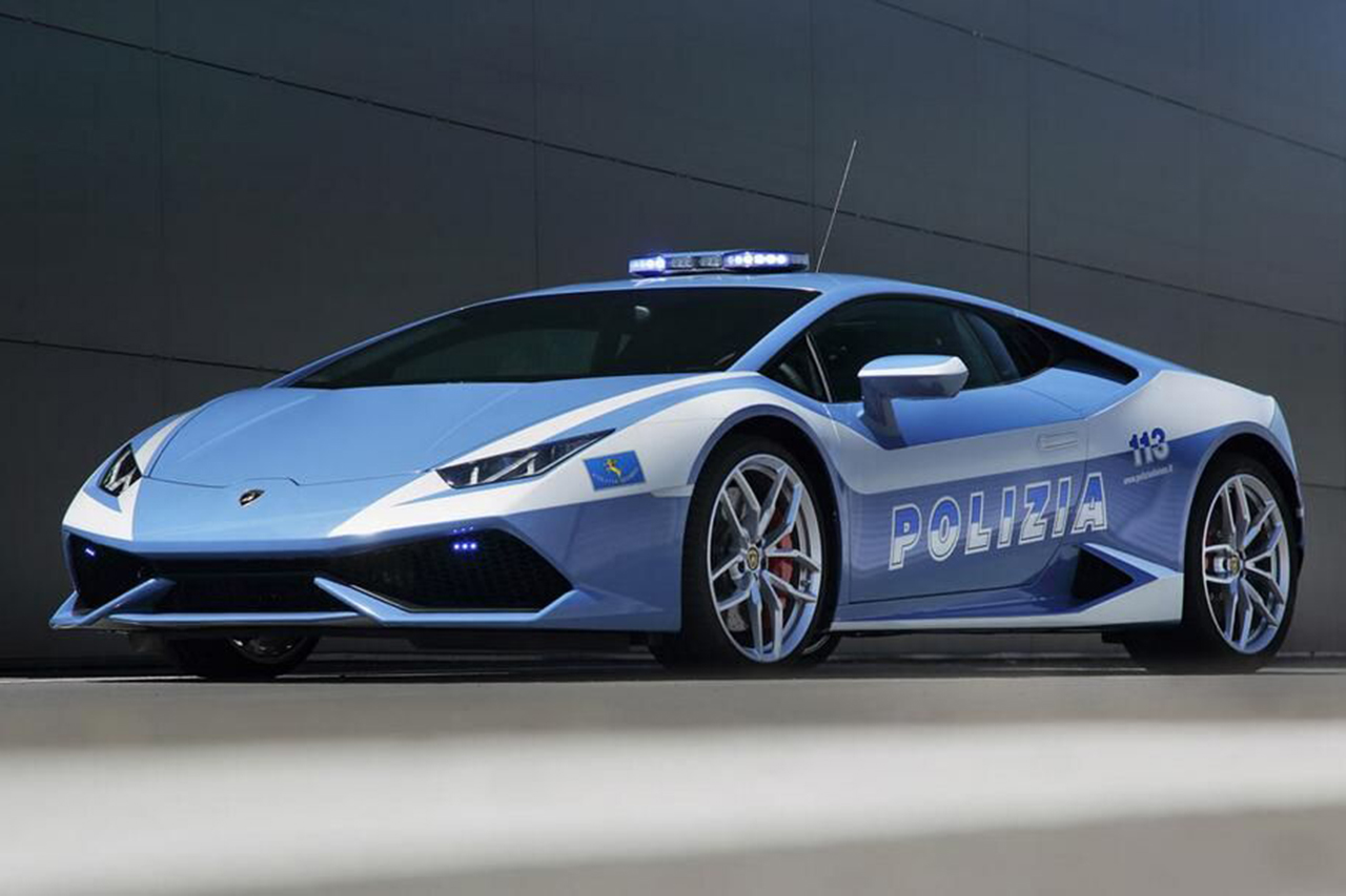 ランボルギーニ ウラカン、イタリア国家警察のパトカーに