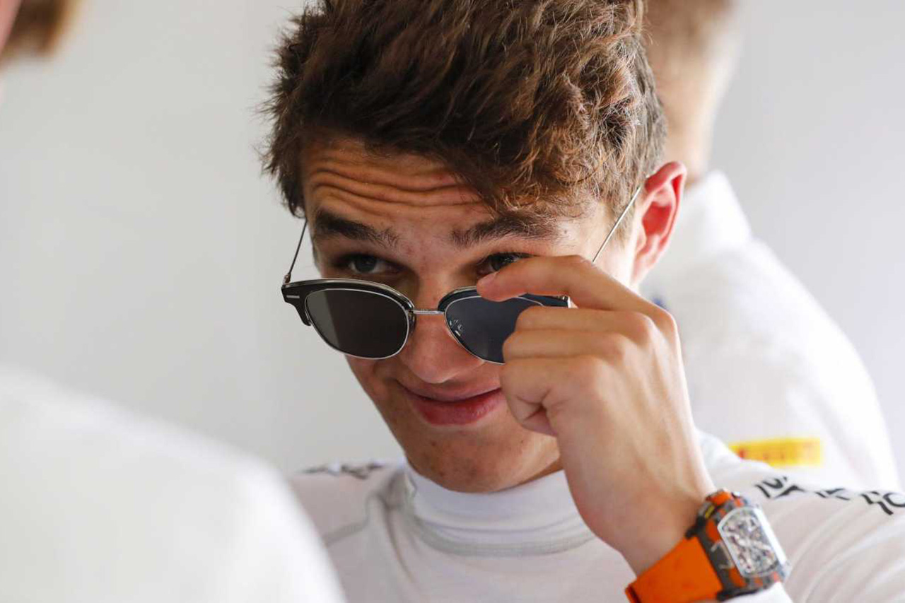 F1：ランド・ノリス、配信でルクレールをイジる「エンジンの問題では？」