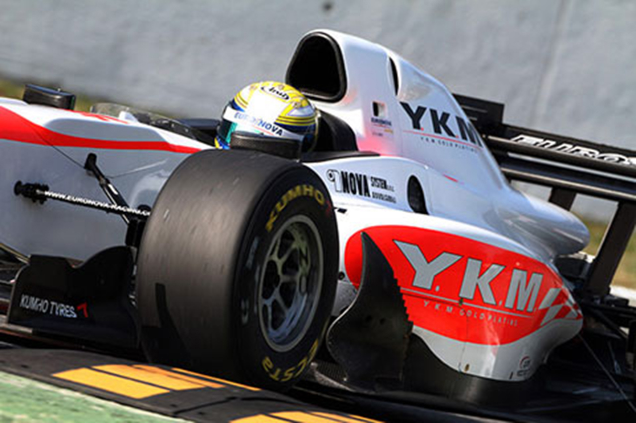佐藤公哉、レース1で2位表彰台 / Auto GP 開幕戦