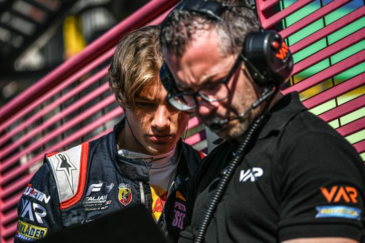 レッドブルF1期待の“ネクスト・フェルスタッペン”…デニス・ホーガー