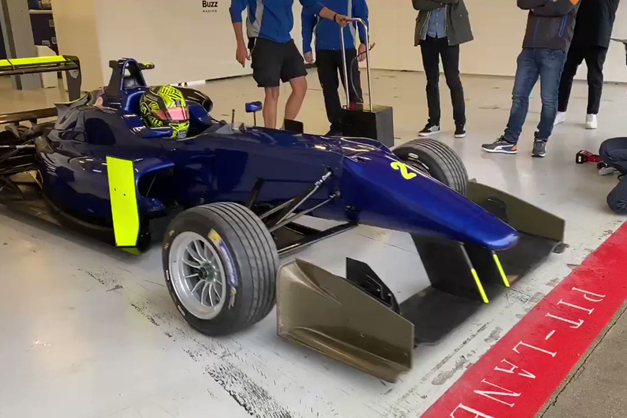 マクラーレンF1、両ドライバーがシルバーストンでF3マシンで走行