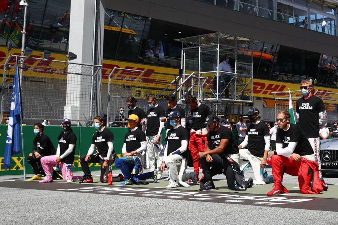 F1ドライバー、人種差別反対の“片膝立ち”のゼスチャーに各々の主義