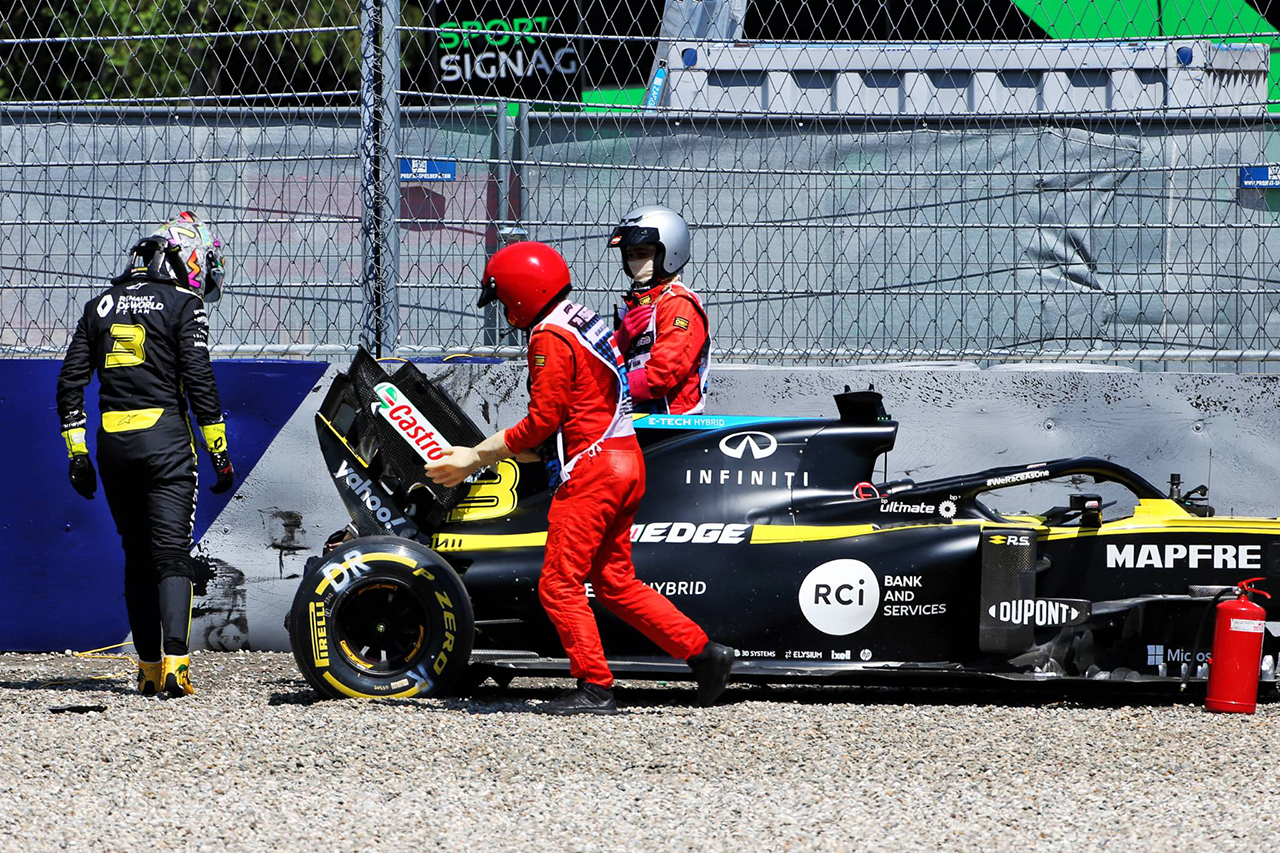 ダニエル・リカルド、大クラッシュも怪我はなし…ルノーF1に謝罪