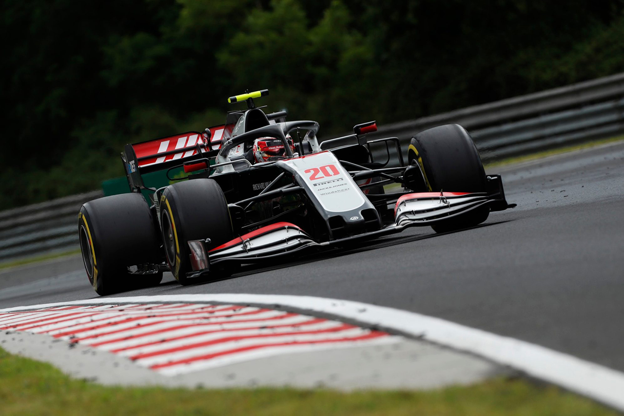 ハースF1、フォーメーションラップ中の援助による違反で2台が降格
