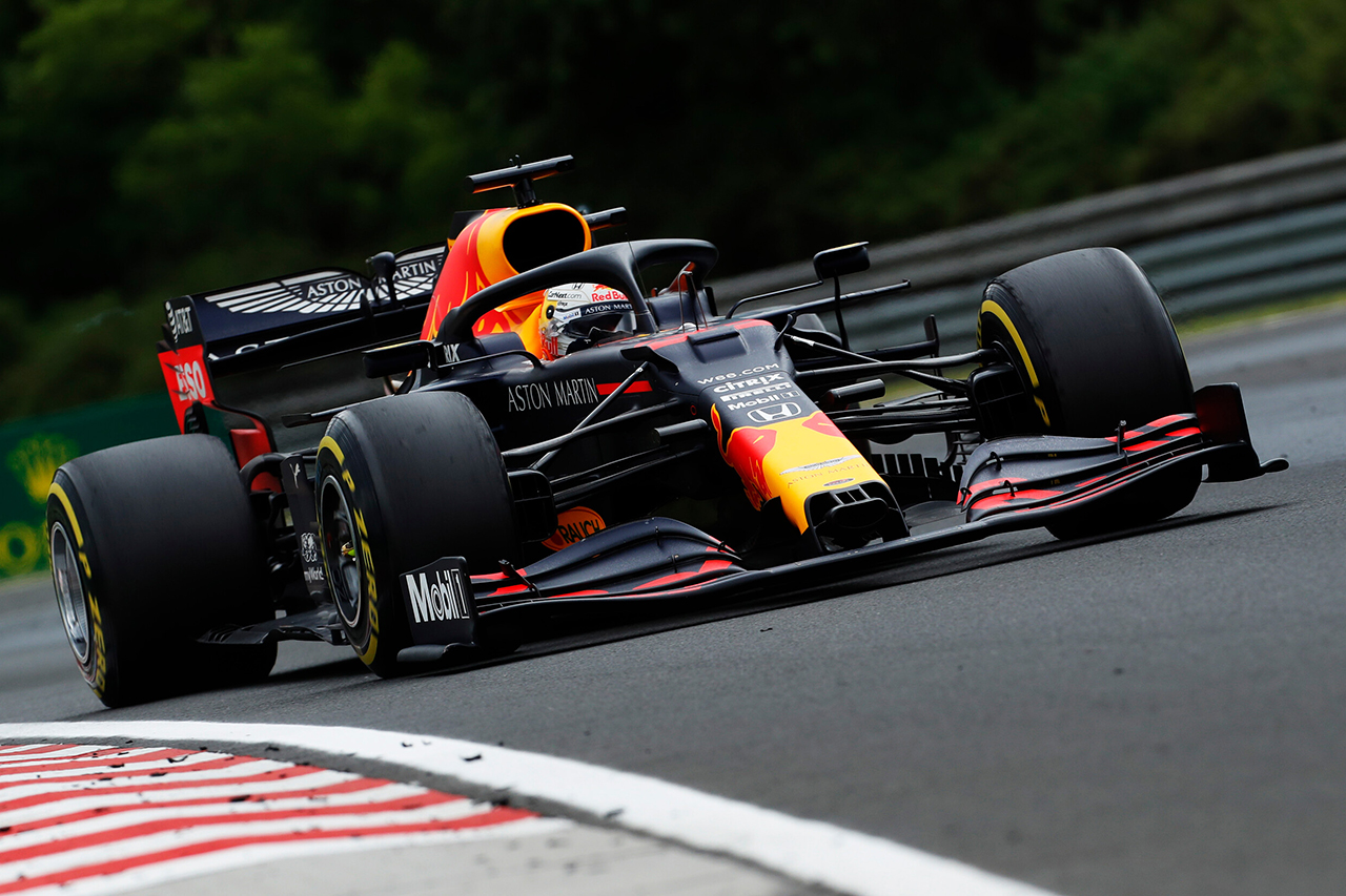 レッドブルF1 「メルセデスをコピーしたノーズが機能していない」