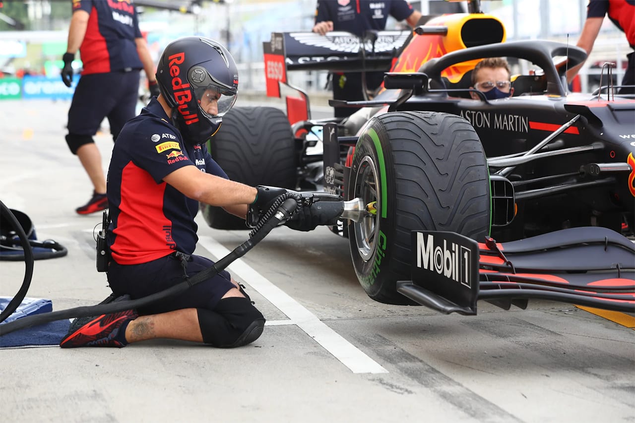 レッドブル・ホンダF1の驚速ピットストップを支えるExxonMobilの潤滑剤
