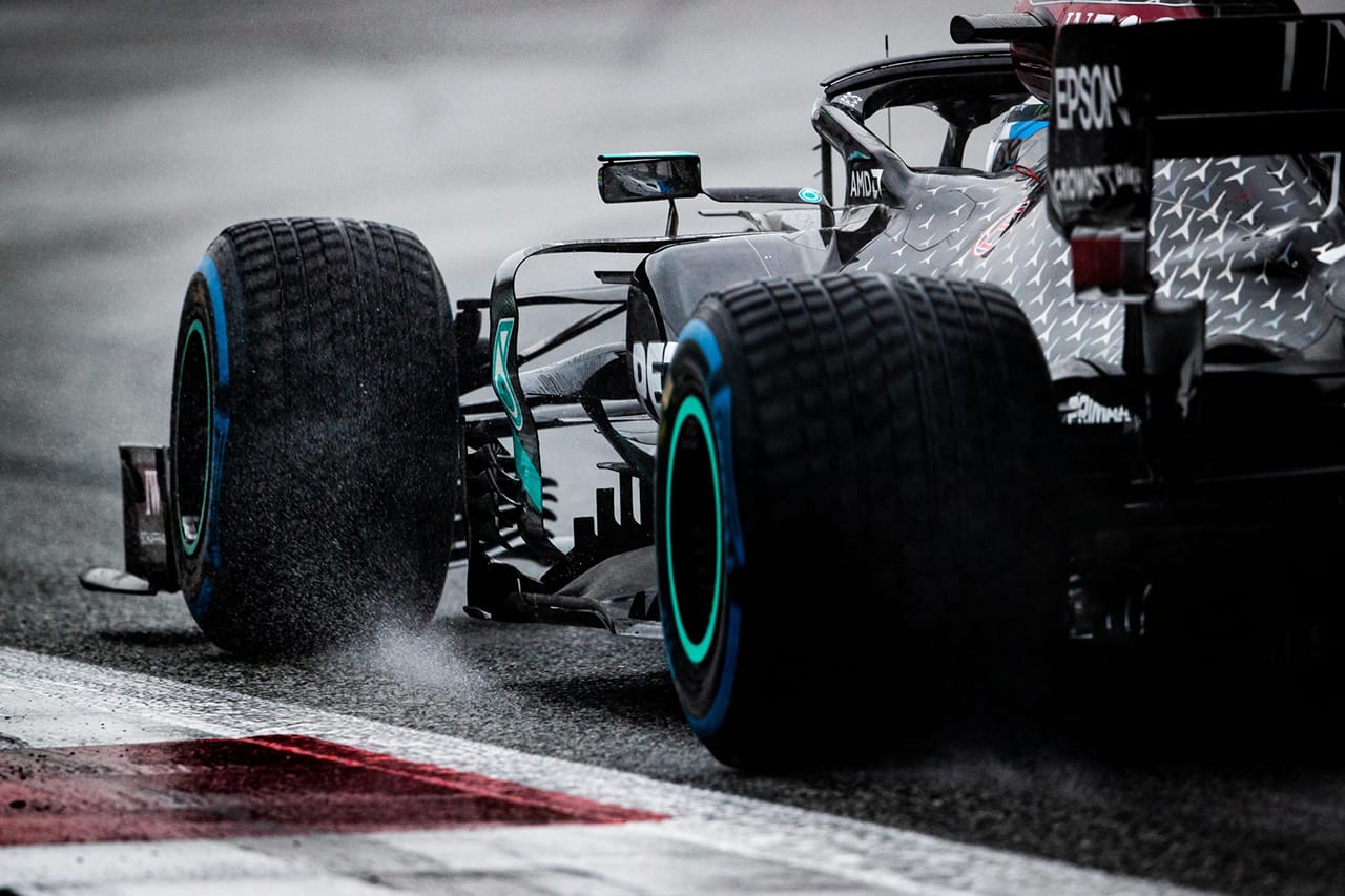 メルセデスF1 「エンジンから白煙が出る理由はわかっていない」