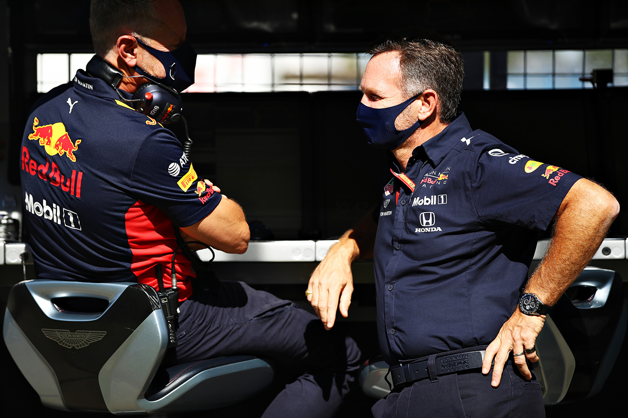 レッドブルF1代表、アルボンのレースエンジニア交代の理由を説明