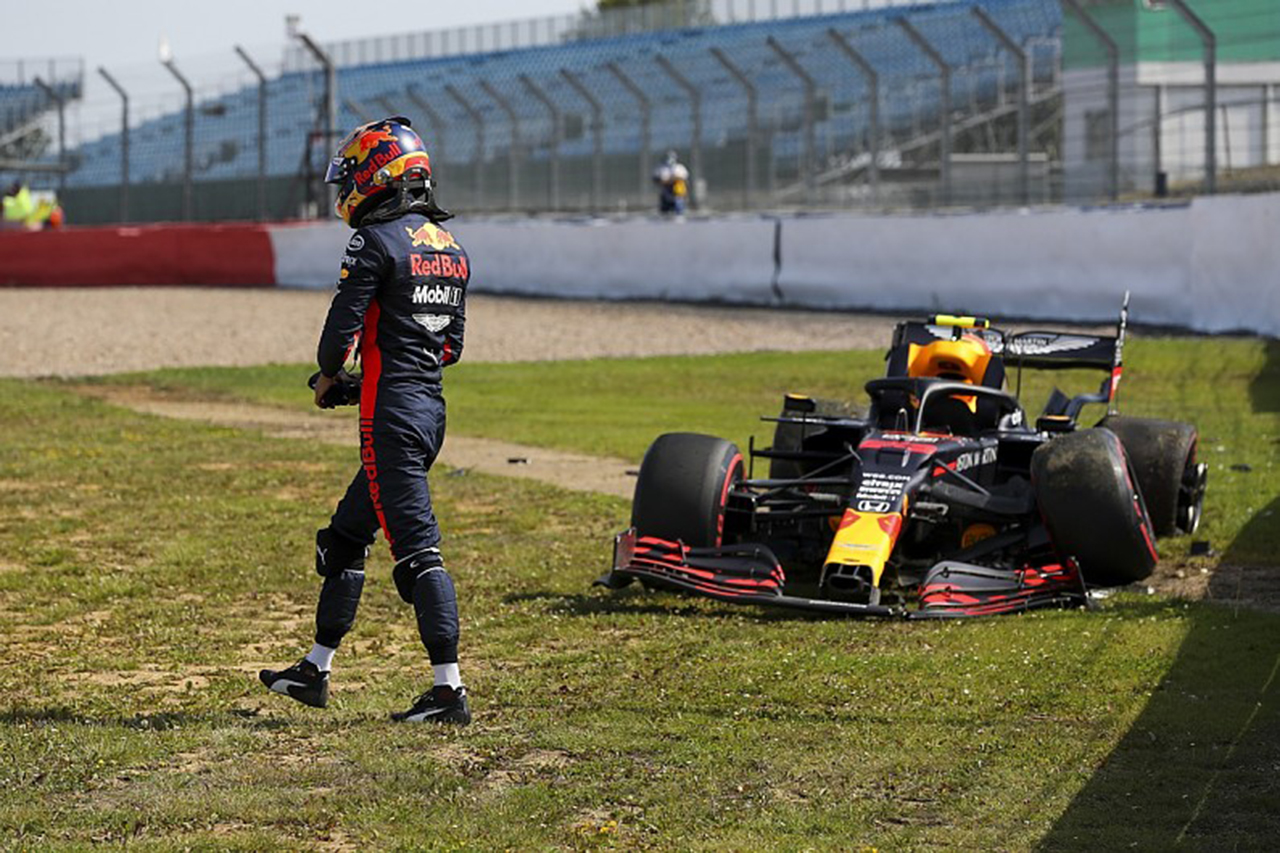 レッドブルF1 「アルボンにバランスのとれたF1マシンを与える必要がある」