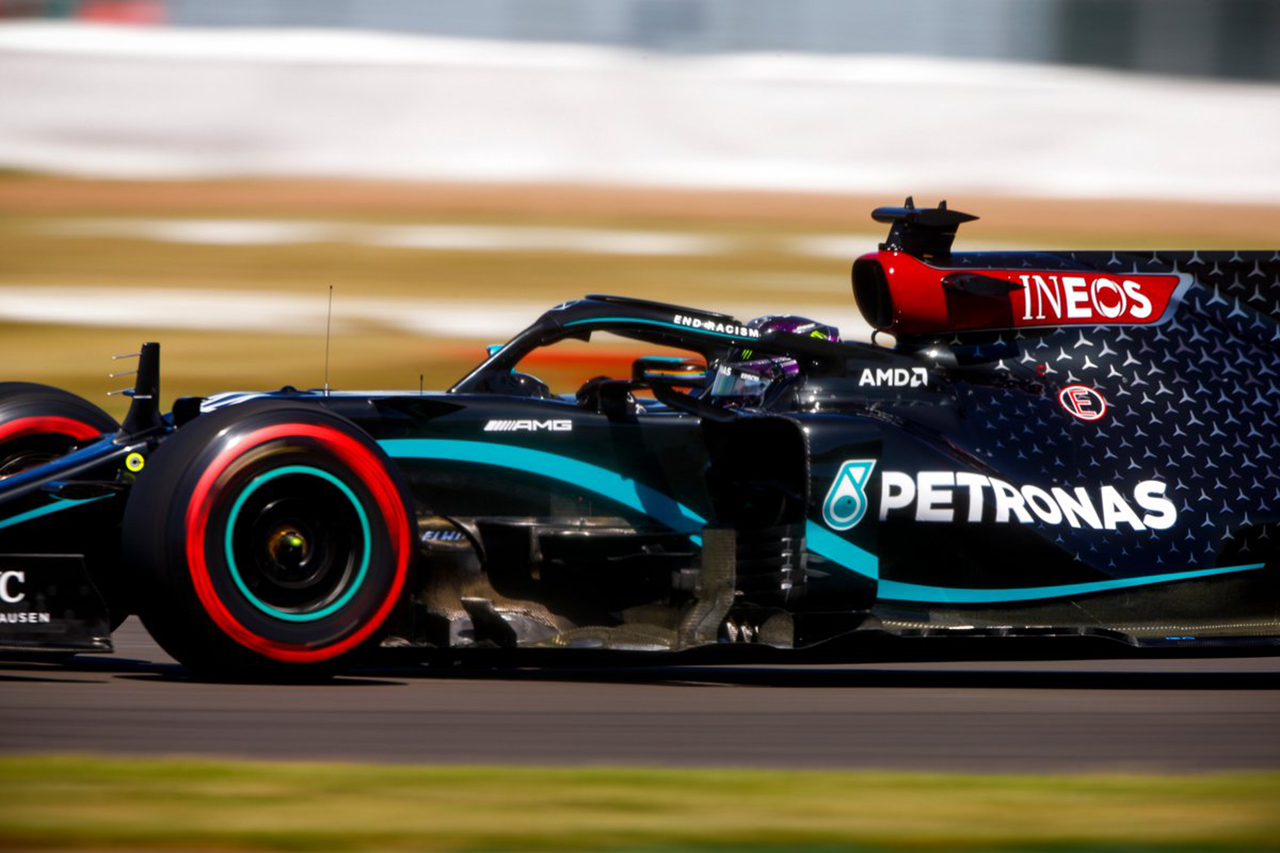 F1 70周年記念GP フリー走行2回目:ハミルトン首位でメルセデスが大差