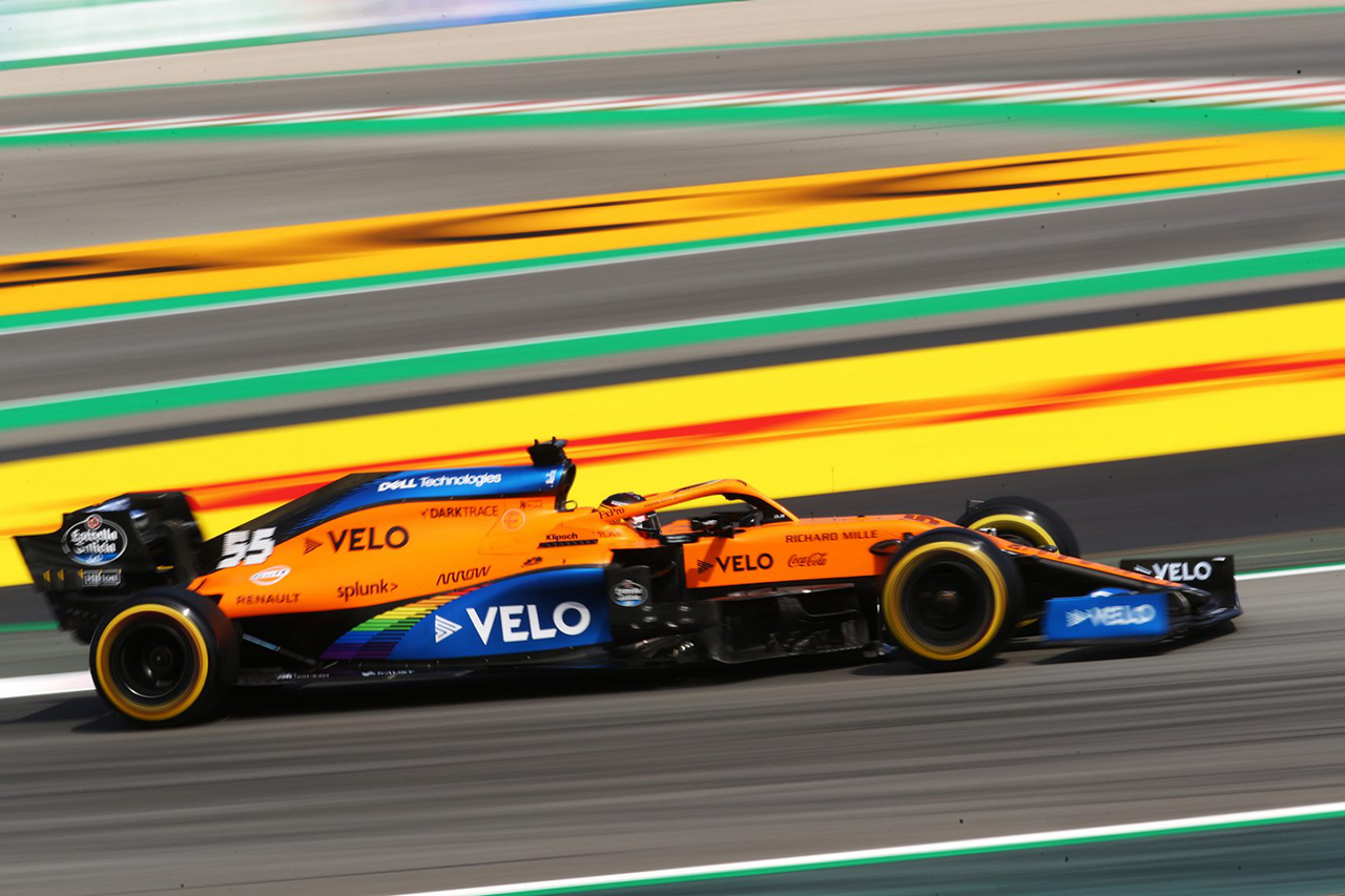 マクラーレンF1、冷却問題解決のためにサインツのシャシーを交換