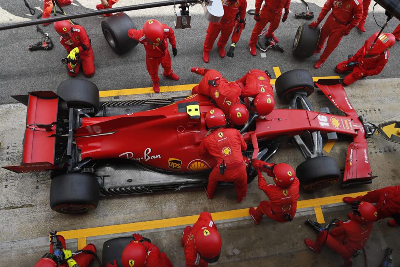 F1：シャルル・ルクレールの“シートベルト未装着”走行に批判の声