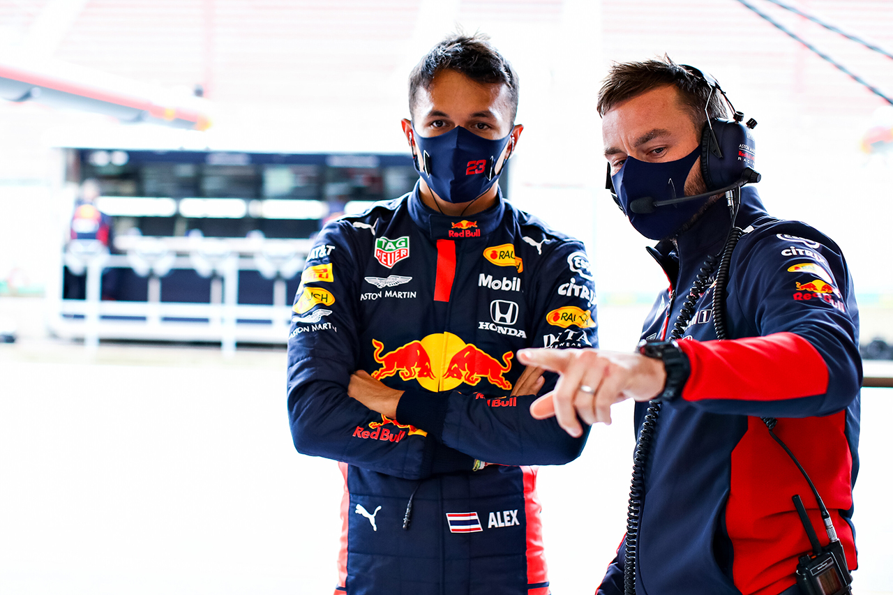 レッドブルF1代表 「アルボンは1年前にガスリーより良い仕事をしていた」