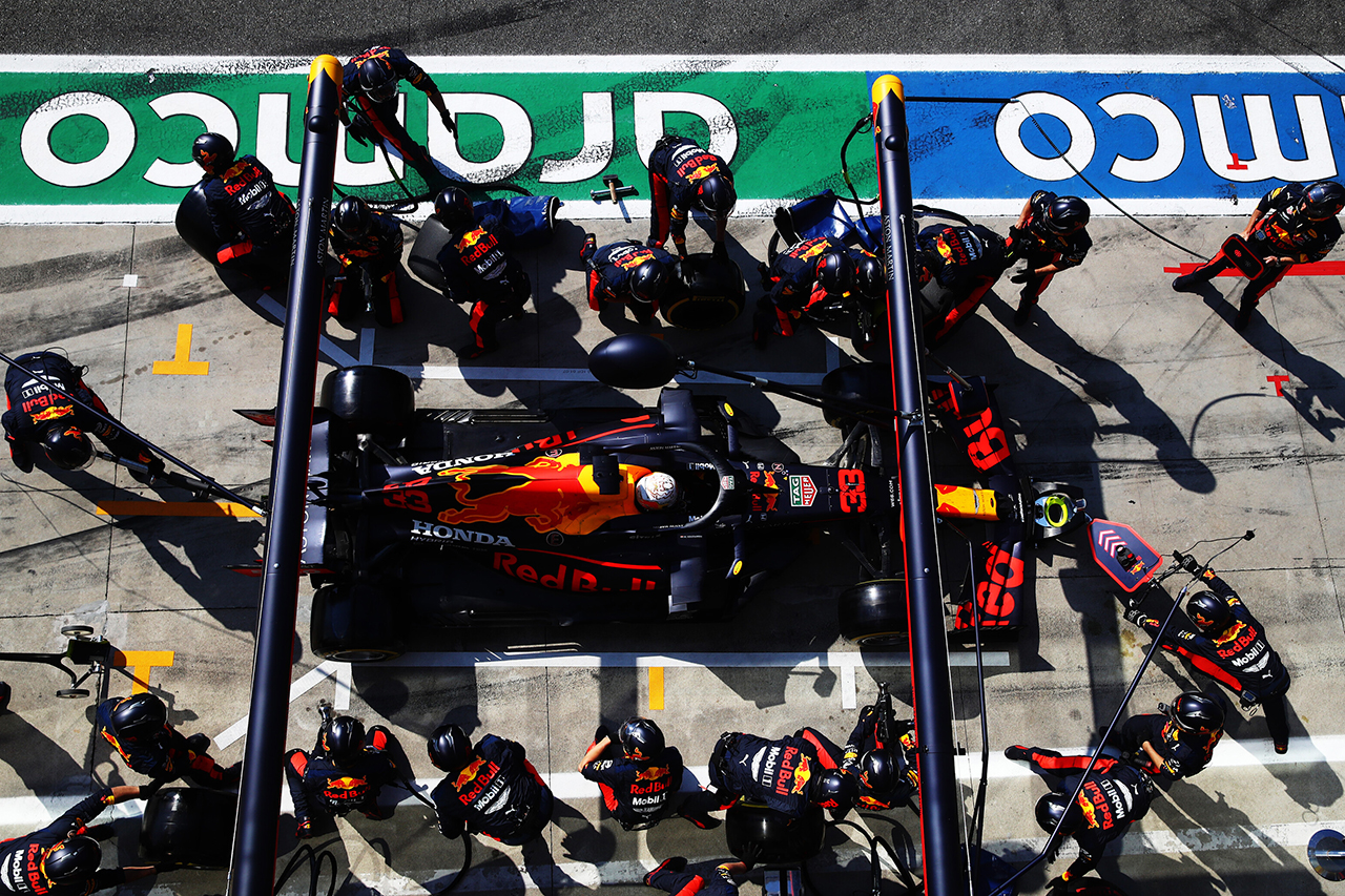 レッドブル・ホンダF1 「チャレンジングな週末はレースでも続いた」
