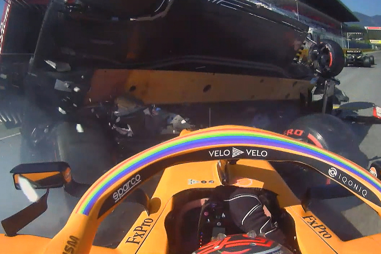 【動画】 4台が絡んだリスタート直後の多重クラッシュ/ F1トスカーナGP