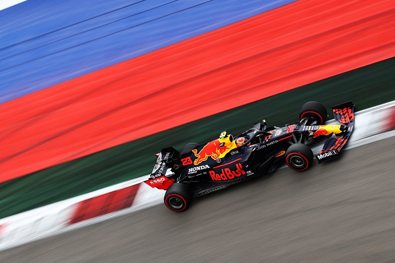 アルボンとラティフィがギアボックス交換で5グリッド降格 / F1ロシアGP