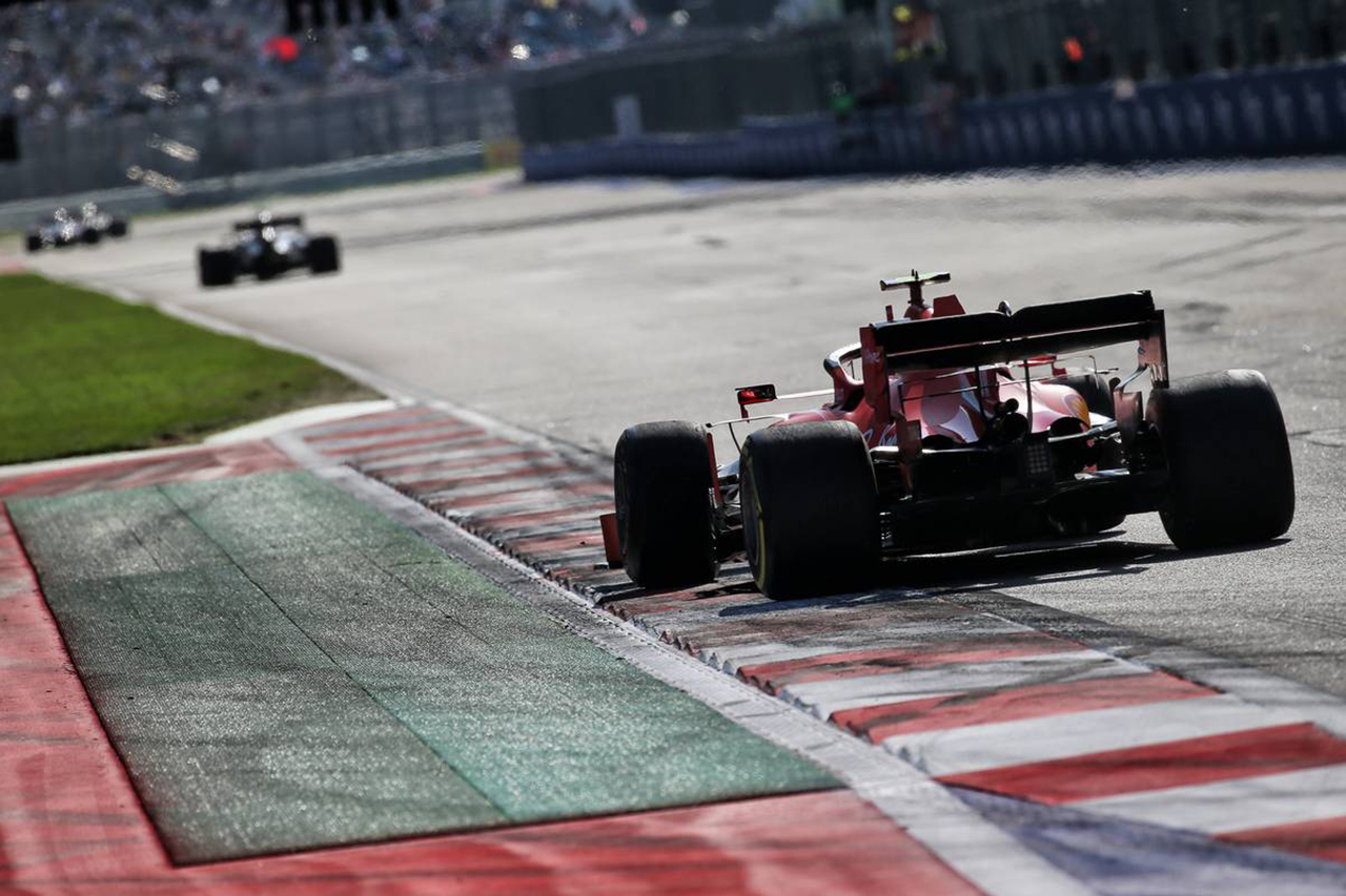 F1：ロス・ブラウン 「アスファルトの方がグラベルより優れた解決策」
