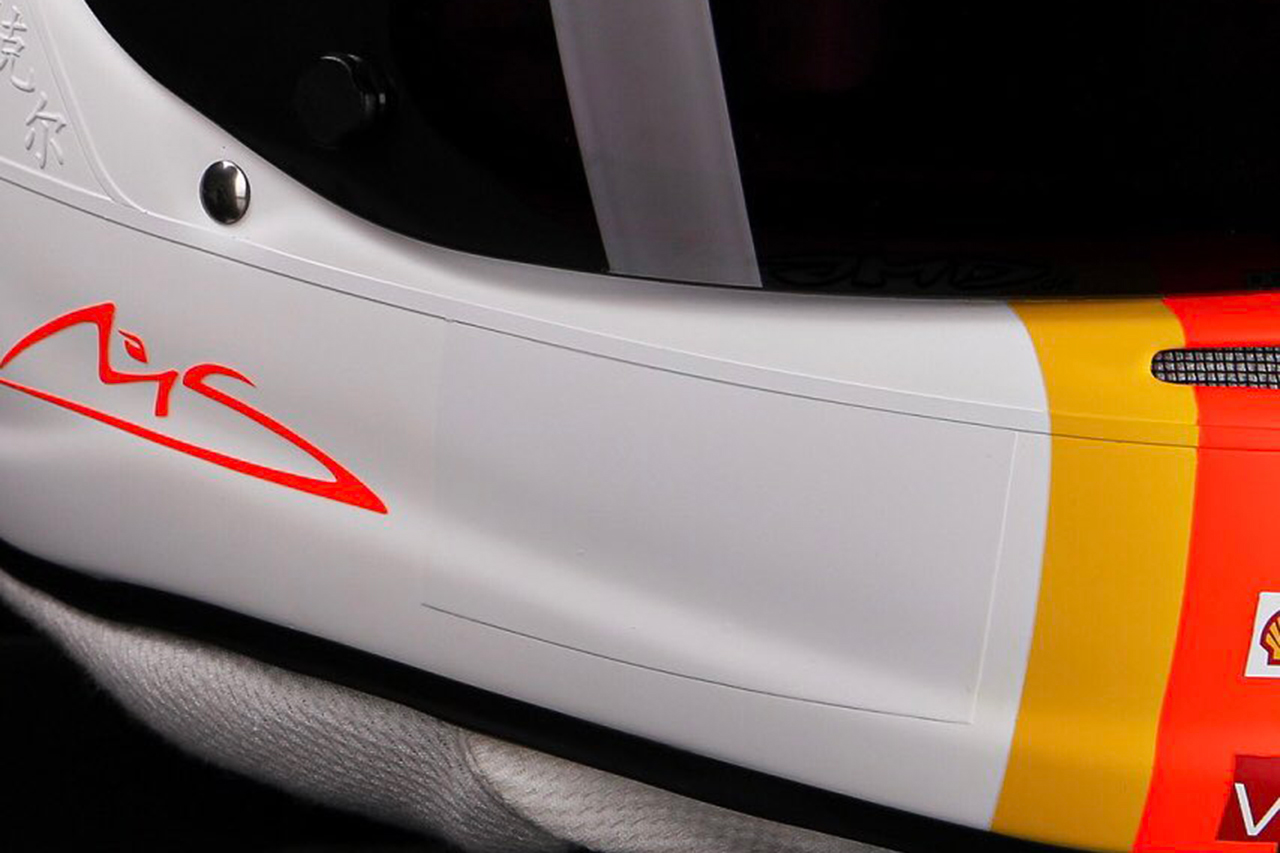 ベッテルの“シューマッハ仕様”ヘルメットは“ノンタバコ広告”も再現