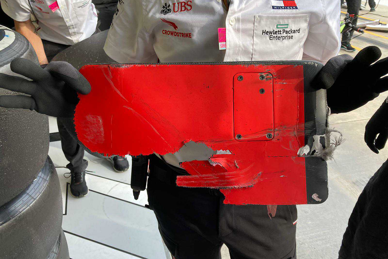 【画像】 バルテリ・ボッタスのマシンに引っかかっていたデブリ