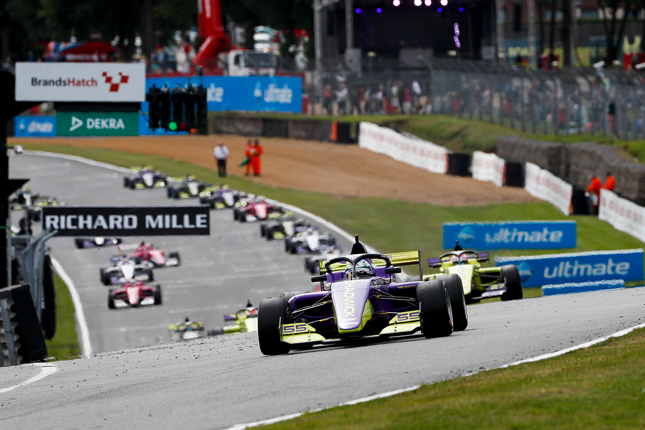 2021年のF1世界選手権：8戦でWシリーズをサポートレースとして開催